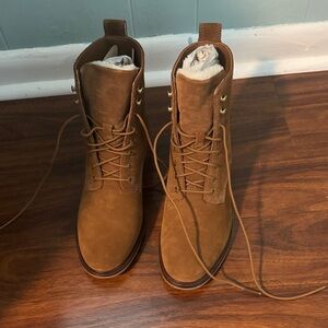 Clarks Tan Lace-Up Boots NWOT